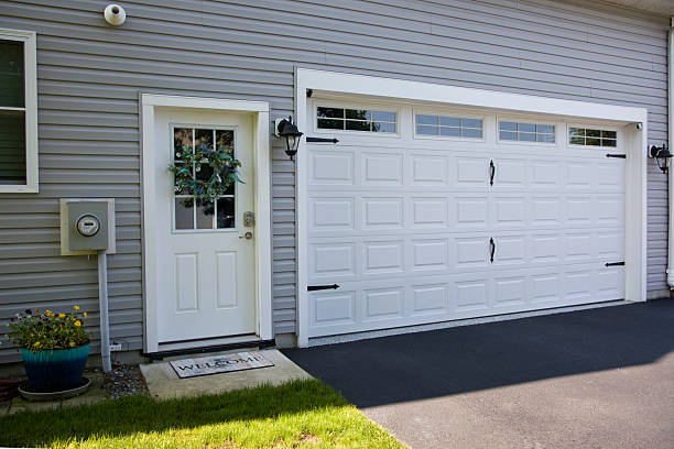 24/7 Emergency Garage Door Roller Replacement experts in Riverside, CT